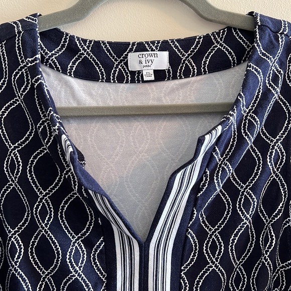 Crown & Ivy navy tank top - Picture 2 of 5